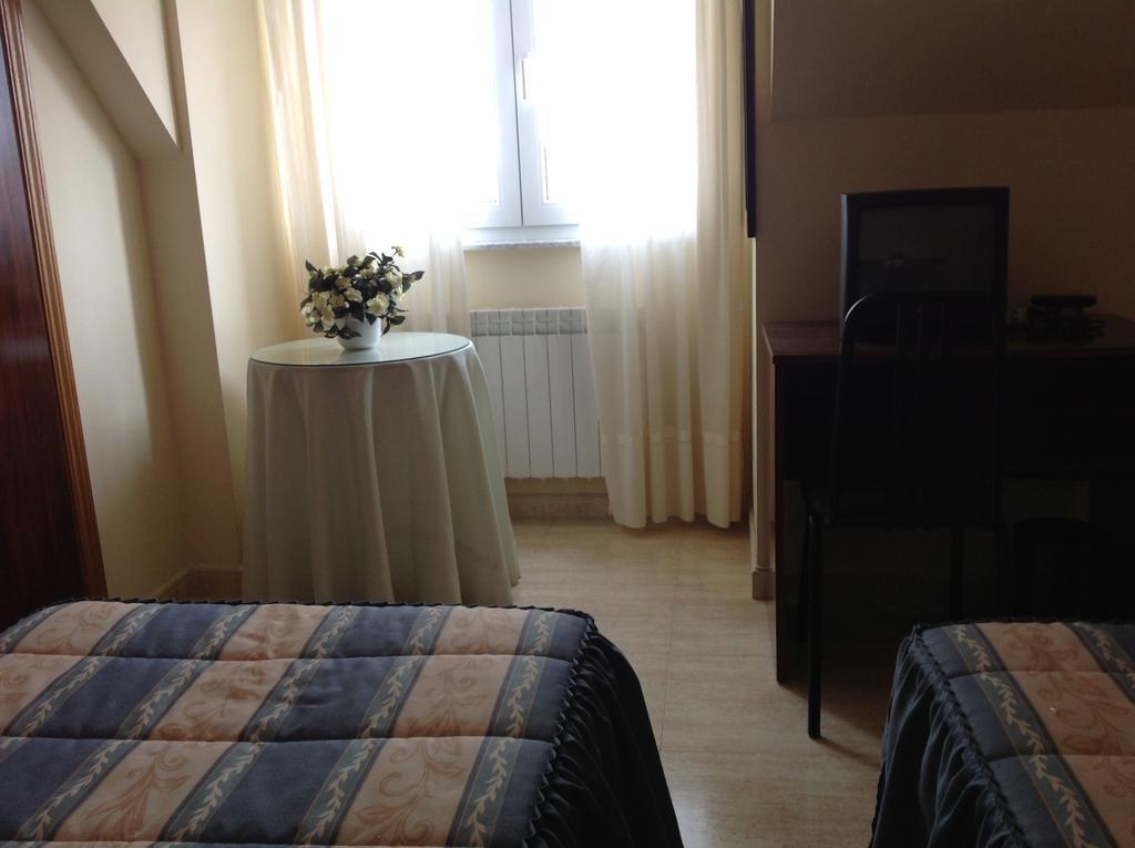 Hostal San Froilan La Virgen del Camino Extérieur photo
