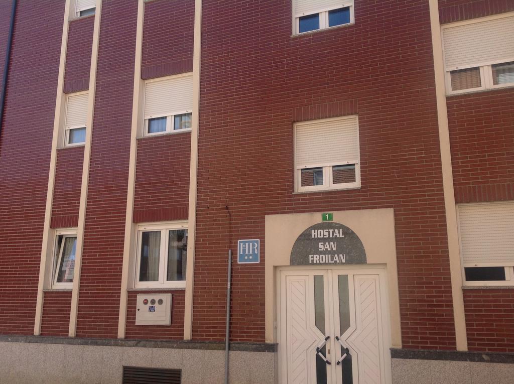 Hostal San Froilan La Virgen del Camino Extérieur photo