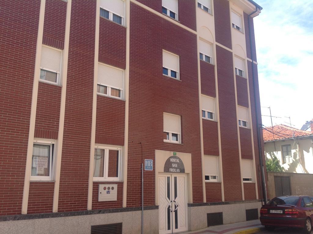 Hostal San Froilan La Virgen del Camino Extérieur photo