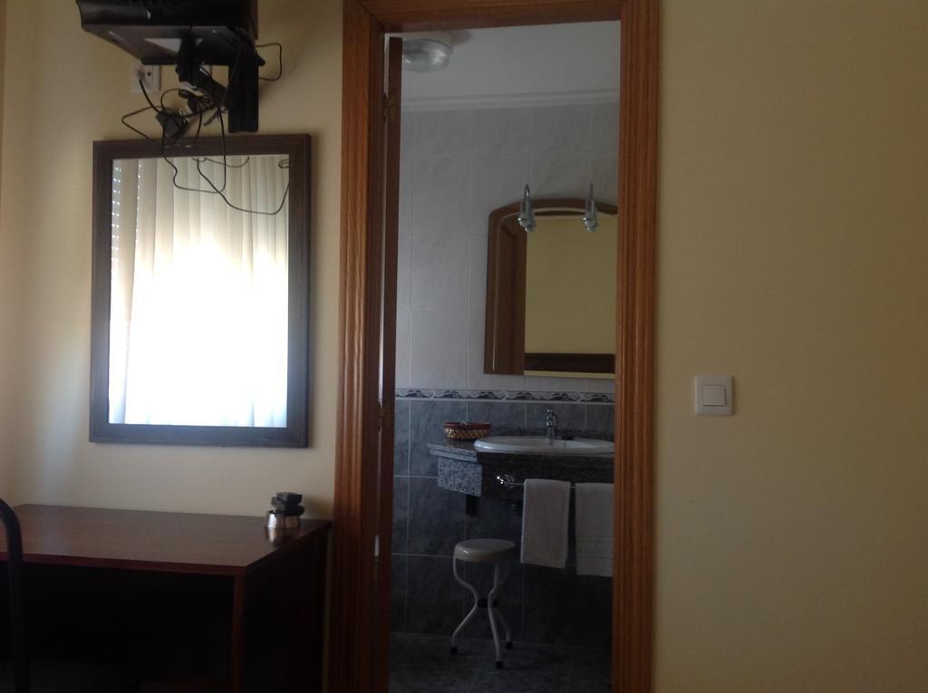 Hostal San Froilan La Virgen del Camino Chambre photo