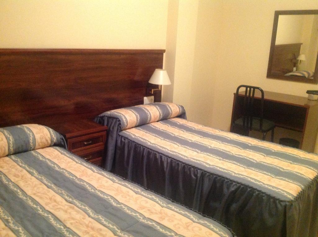 Hostal San Froilan La Virgen del Camino Chambre photo
