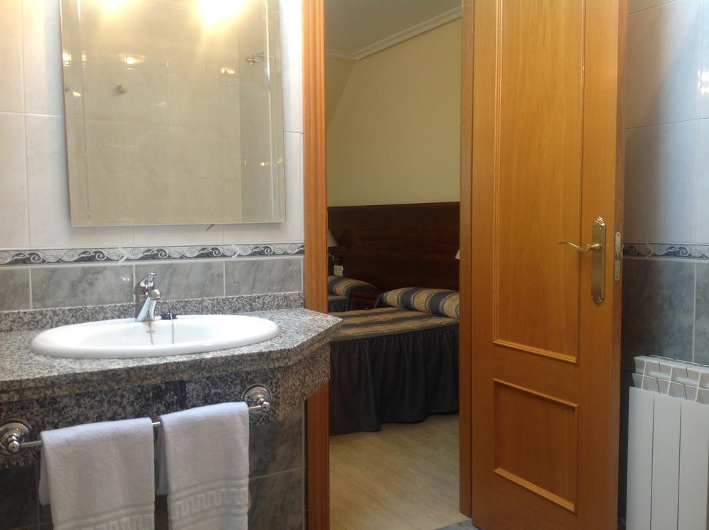 Hostal San Froilan La Virgen del Camino Chambre photo