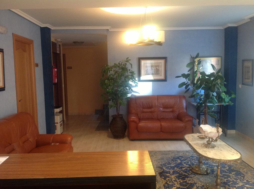 Hostal San Froilan La Virgen del Camino Extérieur photo